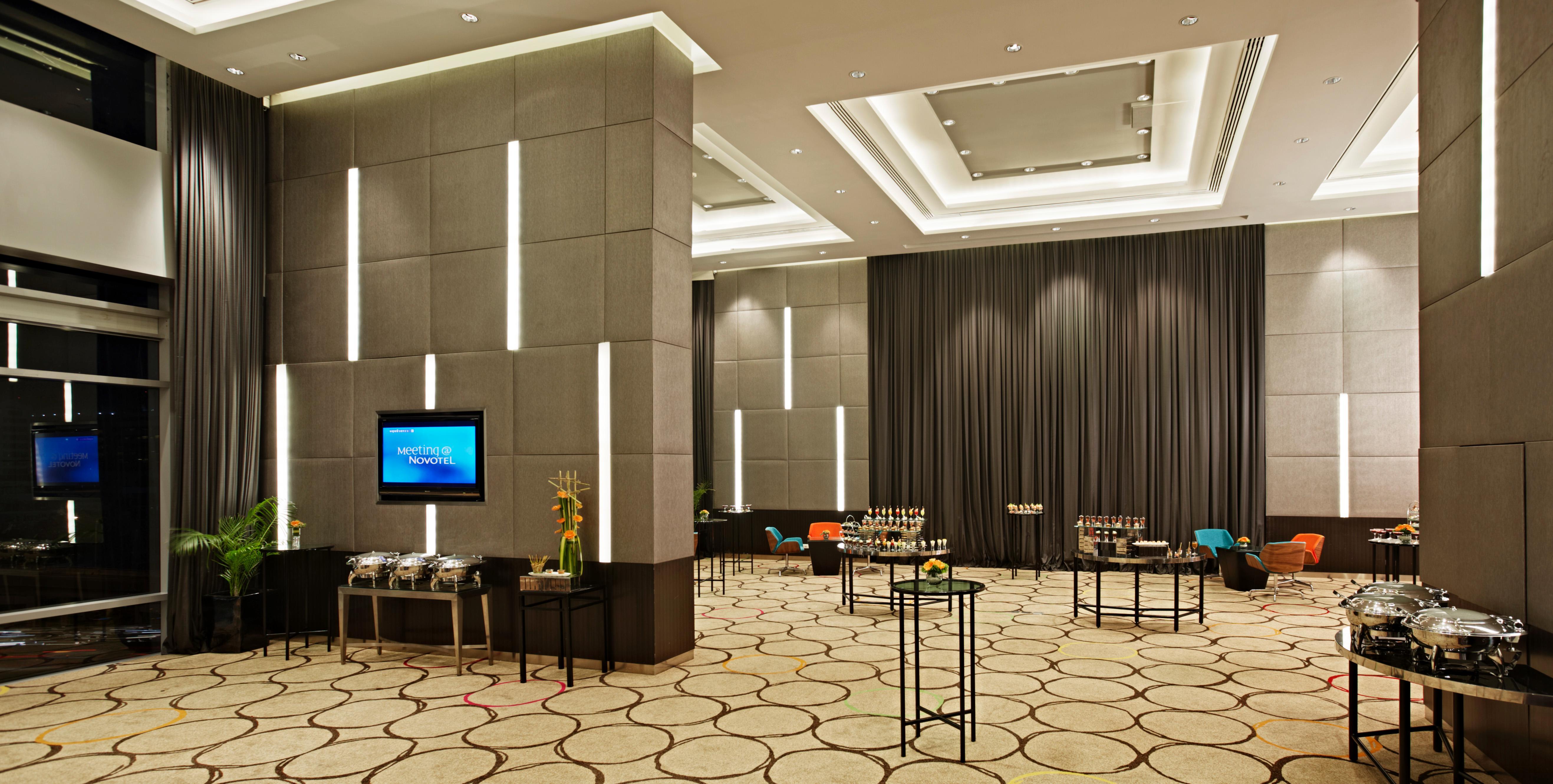 Four Points By Sheraton Bangkok Ploenchit - Formerly Novotel Bangkok Ploenchit Экстерьер фото