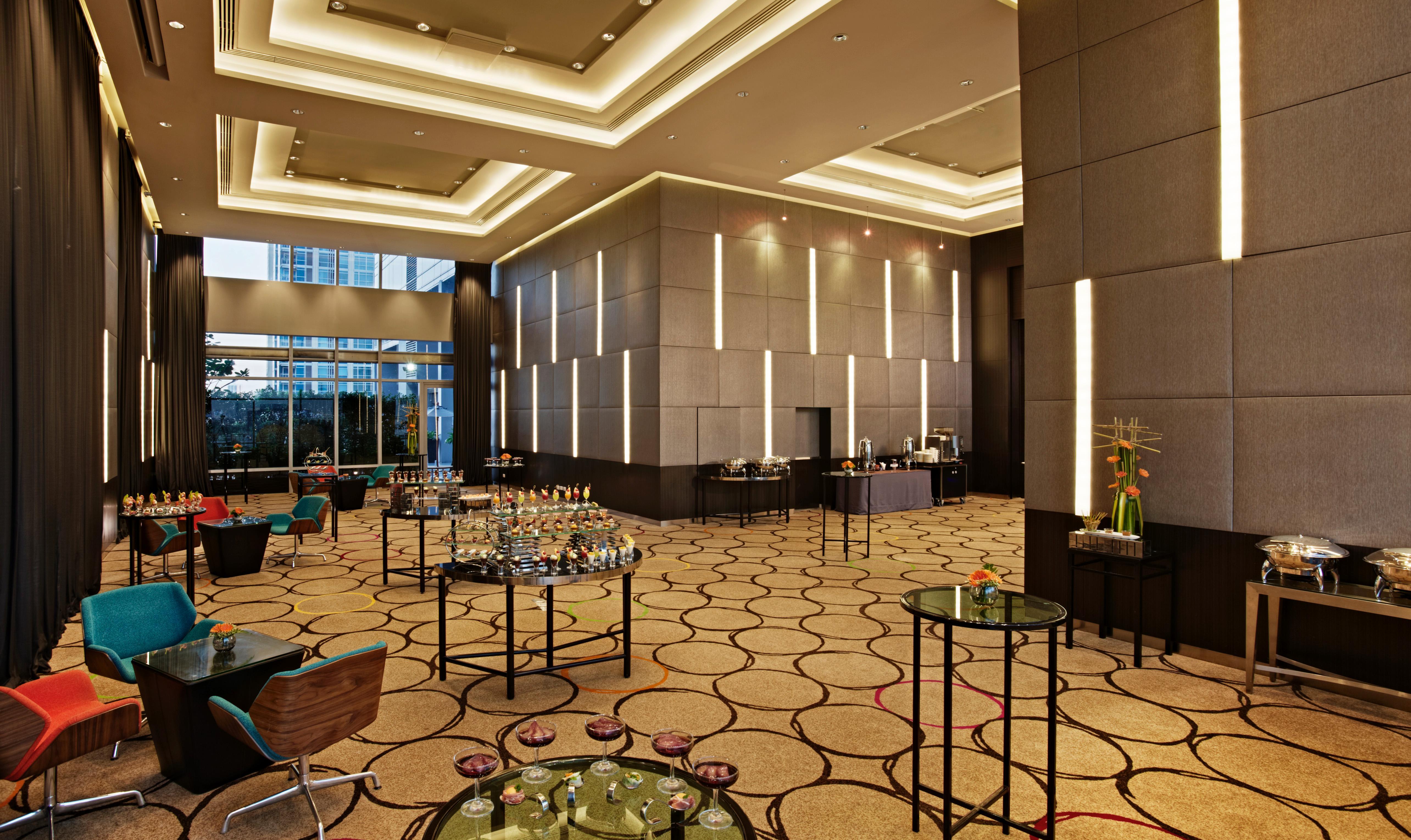 Four Points By Sheraton Bangkok Ploenchit - Formerly Novotel Bangkok Ploenchit Экстерьер фото